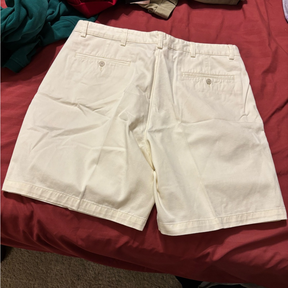Roundtree & Yorke Men's White Flat Front Cotton Shorts
